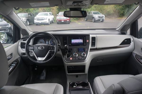 2018 Toyota Sienna XLE for sale in McMinnville, OR – photo 14