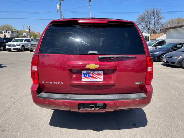 2010 Chevrolet Suburban LT 4x4/3rd Row/Leather/DVD! for sale in Grand Forks, ND – photo 7