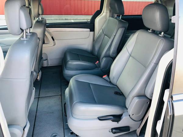2011 Volkswagen Routan Special Edition - Backup camera - 173xxx... for sale in Charleston, IN – photo 14