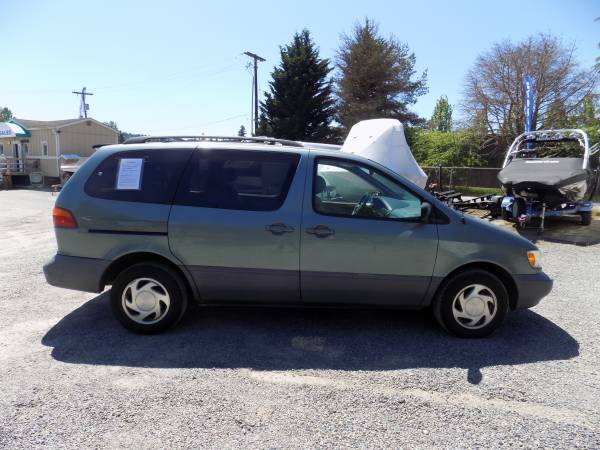 1998 Toyota Sienna LE CARFAX 1 OWNER - BLOWOUT SALE! - cars & for sale in Kenmore, WA – photo 3