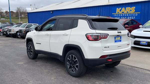 2019 Jeep Compass Trailhawk suv White - - by dealer for sale in Pleasant Hill, IA – photo 3
