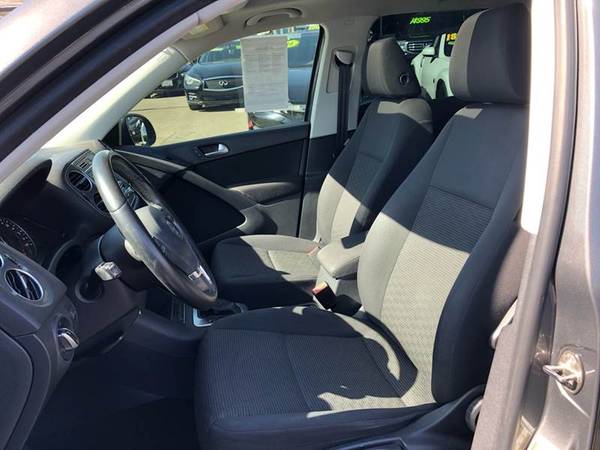 2013 VOLKSWAGEN TIGUAN S ** Panoramic Moon Roof! Immaculate Condition! for sale in Arleta, CA – photo 12