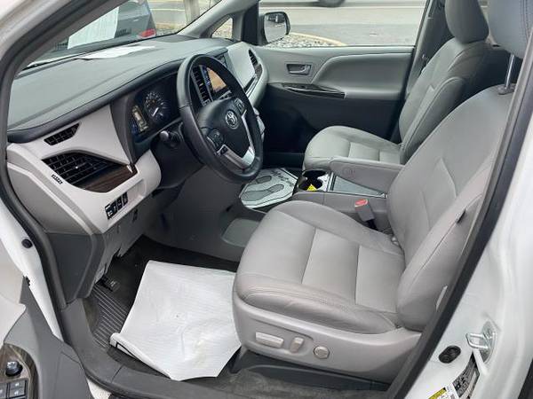 2017 Toyota Sienna XLE Auto Access Seat FWD 7-Passenger (Natl) -... for sale in Scranton, PA – photo 6