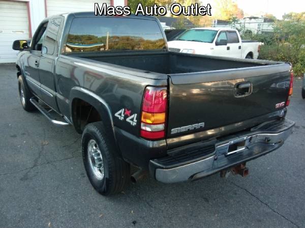 2004 GMC Sierra 2500HD Ext Cab 143.5 WB 4WD SLE for sale in Worcester, MA – photo 4