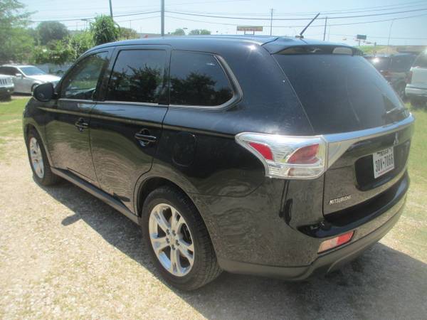 2014 Mitsubishi Outlander - cars & trucks - by dealer - vehicle... for sale in Austin, TX – photo 2