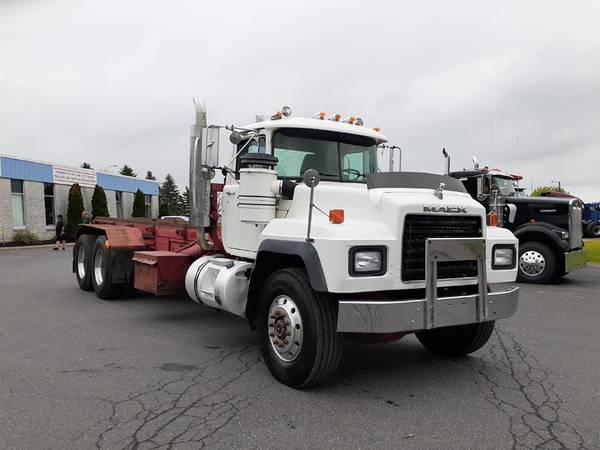 2003 MACK RD688S - 300 Trucks and Trailers In Stock for sale in Coopersburg, PA – photo 2