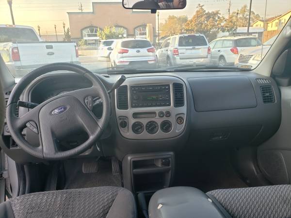 2004 FORD ESCAPE XLT 4X4 - cars & trucks - by dealer - vehicle... for sale in Sparks, NV – photo 9