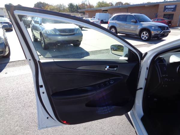 2011 Hyundai Sonata 4dr Sdn 2.4L Auto SE- ONE OWNR!!!15,231 MI!!! -... for sale in Greenville, SC – photo 7
