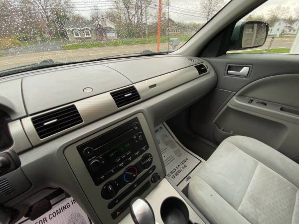 2006 Ford Five Hundred SE - - by dealer - vehicle for sale in kent, OH – photo 22