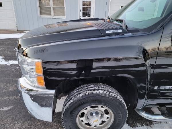 2007 Chevy Silverado 2500HD Ext LTZ Z71 4x4 loaded 8ft LB NO RUST for sale in Mchenry, WI – photo 9