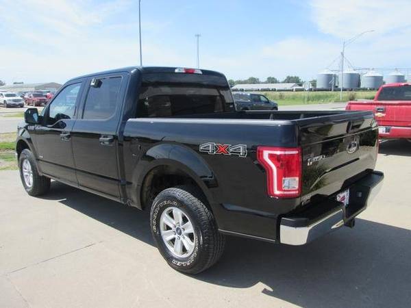 2016 Ford F150 XLT pickup Black for sale in Marengo, IA – photo 4