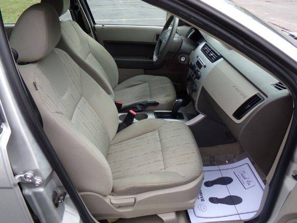 2009 Ford Focus SE Sedan for sale in Cleveland, OH – photo 17