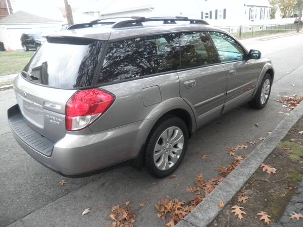 2009 SUBARU OUTBACK 3.0R LTD LIKE NEW. - cars & trucks - by owner -... for sale in East Providence, RI – photo 4