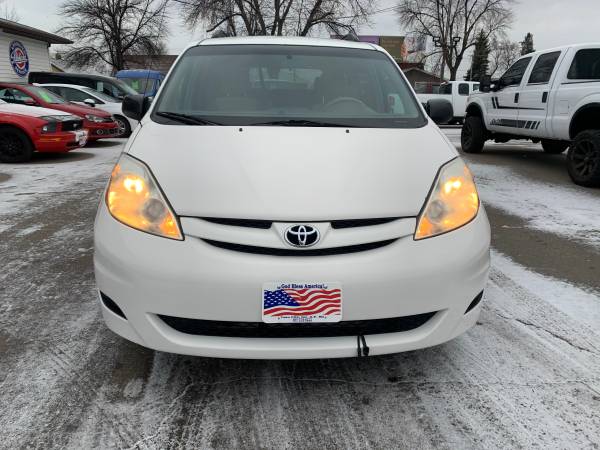 ★★★ 2008 Toyota Sienna LE / Clean and Reliable!! ★★★ - cars & trucks... for sale in Grand Forks, ND – photo 3