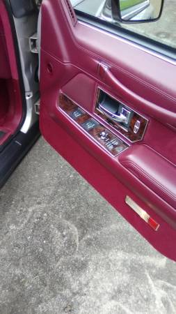 LINCOLN TOWN CAR...LIKE NEW CONDITION - cars & trucks - by owner -... for sale in Prospect, KY – photo 9