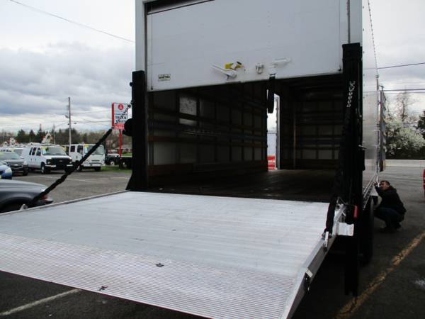 2017 Freightliner M2 106 Medium Duty 24 FOOT BOX TRUCK, LIFTGATE for sale in south amboy, IN – photo 7