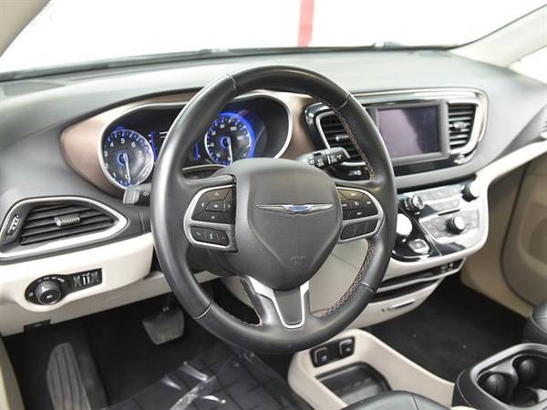 2018 Chrysler Pacifica Touring L Minivan 4D mini-van Black - FINANCE for sale in Bakersfield, CA – photo 2