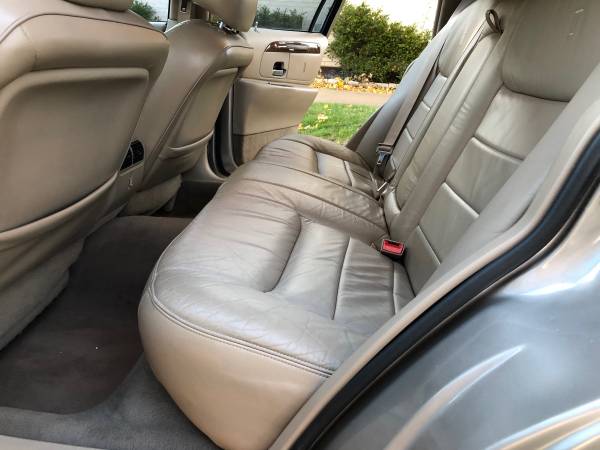 2001 LINCOLN TOWN CAR EXECUTIVE - cars & trucks - by owner - vehicle... for sale in Chicago, IL – photo 14