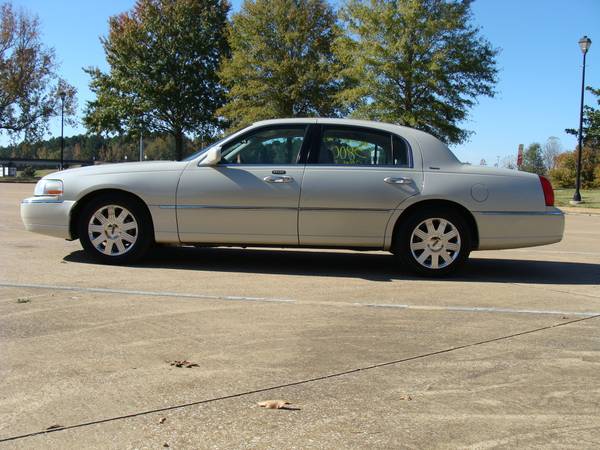 2004 LINCOLN TOWNCAR ULTIMATE 4 DOOR RUNS GREAT!! STOCK #839... for sale in Corinth, AL – photo 4