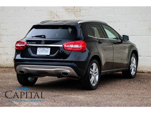 Sleek 2016 Mercedes-Benz GLA 250 Crossover w/Navigation, Keyless GO! for sale in Eau Claire, WI – photo 19