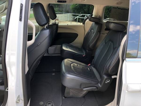2018 Chrysler Pacifica Touring-L mini-van White for sale in Pittsboro, NC – photo 15