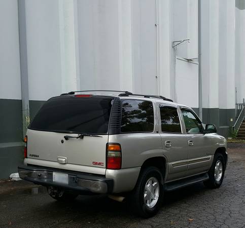 Birch Silver 2004 GMC Yukon SLT // 3rd Row // 4x4 // Tow Package -... for sale in Raleigh, NC – photo 4