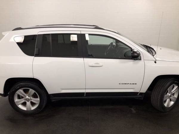 2016 Jeep Compass Bright White Clearcoat Great Deal AVAILABLE for sale in Carrollton, OH – photo 9