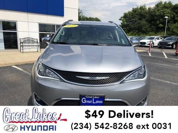 2017 Chrysler Pacifica mini-van Limited for sale in Streetsboro, OH – photo 8