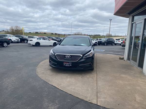2015 Hyundai Sonata 4dr Sdn 2 4L Limited - - by dealer for sale in Dodgeville, WI – photo 4