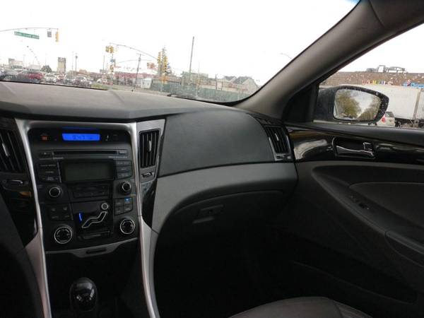2013 Hyundai Sonata 4dr Sdn 2 4L Auto Limited PZEV 15 Sentras in for sale in Elmont, NY – photo 18