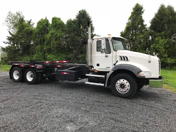 2006 Mack Granite with 60,000 lb. Galbreath roll off hoist and Pioneer for sale in Glenmoore, PA – photo 7