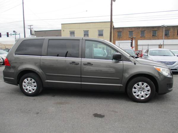 2010 Volkswagen Routan S **Hot Deal/Cold A/C/ New Tire & Clean Title** for sale in Roanoke, VA – photo 8