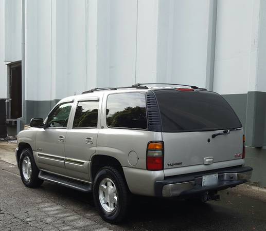 Birch Silver 2004 GMC Yukon SLT // 3rd Row // 4x4 // Tow Package -... for sale in Raleigh, NC – photo 3