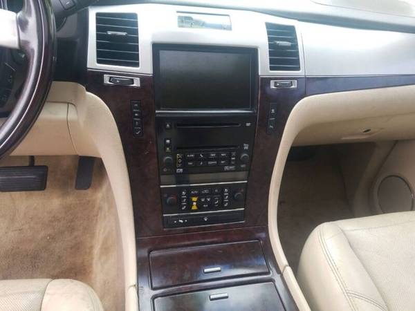 2007 Cadillac Escalade Base AWD 4dr SUV 173007 Miles for sale in Wisconsin dells, WI – photo 11