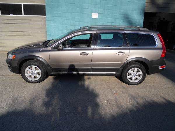 2010 Volvo XC70 75k Miles 1 Owner Wagon Rear Seat Entertainment... for sale in Sutton, MA – photo 2