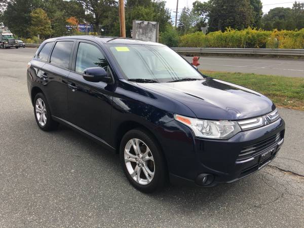2014 Mitsubishi Outlander 4 Wheel Dr. SUV with a nice option package. for sale in Peabody, MA – photo 2