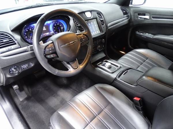2015 Chrysler 300 S !!Bad Credit, No Credit? NO PROBLEM!! - cars &... for sale in WAUKEGAN, WI – photo 11