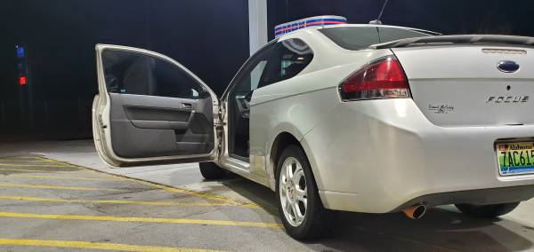 2009 Ford Focus SE - cars & trucks - by owner - vehicle automotive... for sale in Midway Park, NC – photo 2