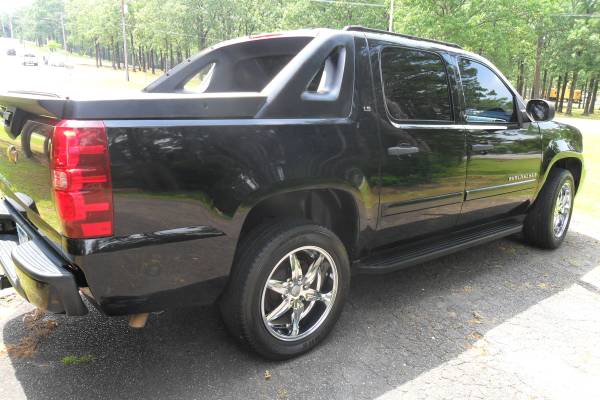 07 Chevrolet Avalanche, road ready, clean and only 156k mi. ! for sale in North Little Rock, AR – photo 4