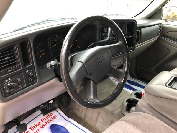 2004 Chevrolet Suburban for sale in Aubrey, TX – photo 14