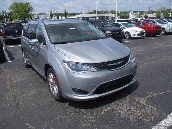 2017 Chrysler Pacifica Limited - mini-van - - by for sale in Cincinnati, OH – photo 5