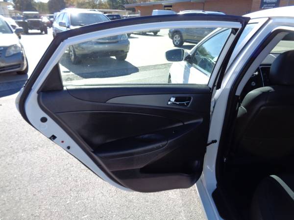 2011 Hyundai Sonata 4dr Sdn 2.4L Auto SE- ONE OWNR!!!15,231 MI!!! -... for sale in Greenville, SC – photo 15