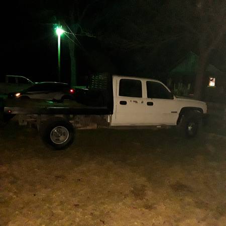 2006 Chevy 1 ton dually 6.0 2wd flat bed - cars & trucks - by owner... for sale in Marquez, TX – photo 2