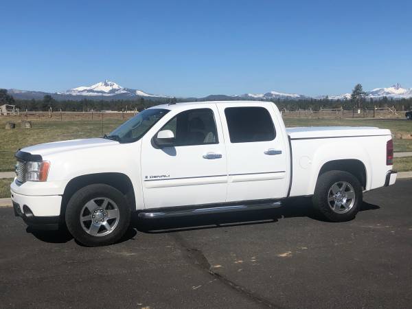 2008 GMC NEW SIERRA DENALI AWD - LOW MILES - - by for sale in Sisters, OR – photo 23