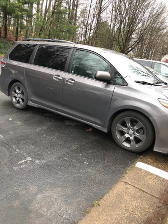 2015 Toyota Sienna SE fully loaded 8 seats - - by for sale in Burke, District Of Columbia – photo 3