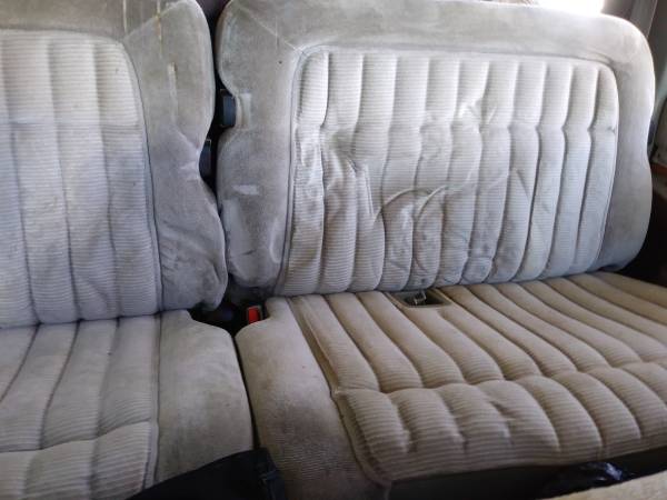 $1600 SUBURBAN 1993 RUNS GREAT TAGGED for sale in Saint Georges, DE – photo 8