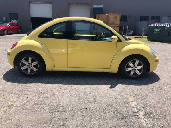2006 VW BEETLE 5 SPEED ICE COLD AC - - by dealer for sale in Danbury, NY – photo 9