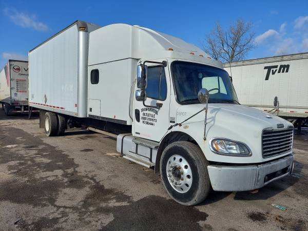 2007 freightliner straight box truck for sale in Dearborn Heights, MI – photo 2