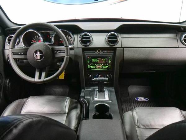 2005 Ford Mustang CLEAN CARFAX, KENWOOD RADIO, BLUETOOTH AUDIO,... for sale in Massapequa, NY – photo 2