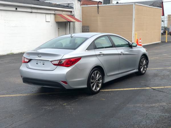 2014 HYUNDAI SONATA - MINT CONDITION - LOW MILES! - cars & trucks -... for sale in Nashville, KY – photo 4